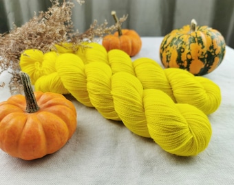 LEMON PIE - Hand dyed yarn - Merino/nylon Blend - 2ply Sock Weight - High Twist - 100g/425m - Gift for knitter or crocheter