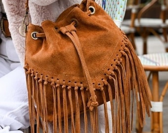 borsa a secchiello con frange bohémien in vera pelle, borsa in pelle scamosciata in stile bohémien