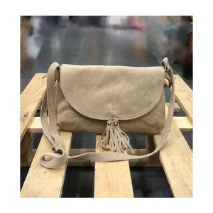 Sac en daim , boheme,Sac besace en cuir, Sac bandouliere en cuir nubuck,pompon Beige