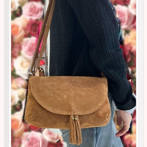 Sac en daim , boheme,Sac besace en cuir, Sac bandouliere en cuir nubuck,pompon