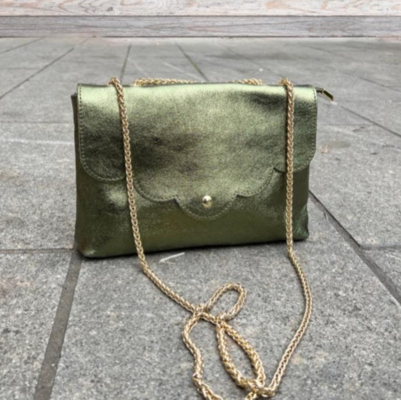 Sac en cuir veritable , boheme, satiné doré, chainette metal,pochette en cuir dorée, image 10