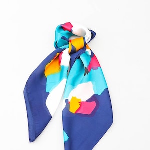 carre de soie , foulard en soie femme carré, foulard moderne, floral, printemps été, foulard pour travailler,foulard pour cheveux ,cadeaux Bleu