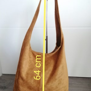 Women's leather tote bag with camel collar image 3