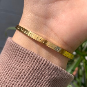 18k gepersonaliseerde manchetarmband, citeer gegraveerde armband, bruidsmeisjes cadeau, manchetarmband, gouden manchetarmband, zilveren armband, gouden armband afbeelding 1