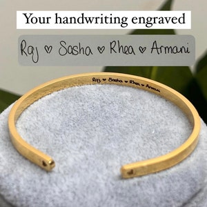18k handgeschreven manchetarmband, aangepaste handgeschreven manchetarmband, handgeschreven gegraveerde armband, kenmerkende armband
