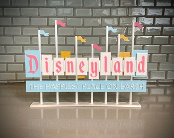 Disneyland Resort inspiriertes Stand-Up-Schild (Pink, Blau und Gold-Version)