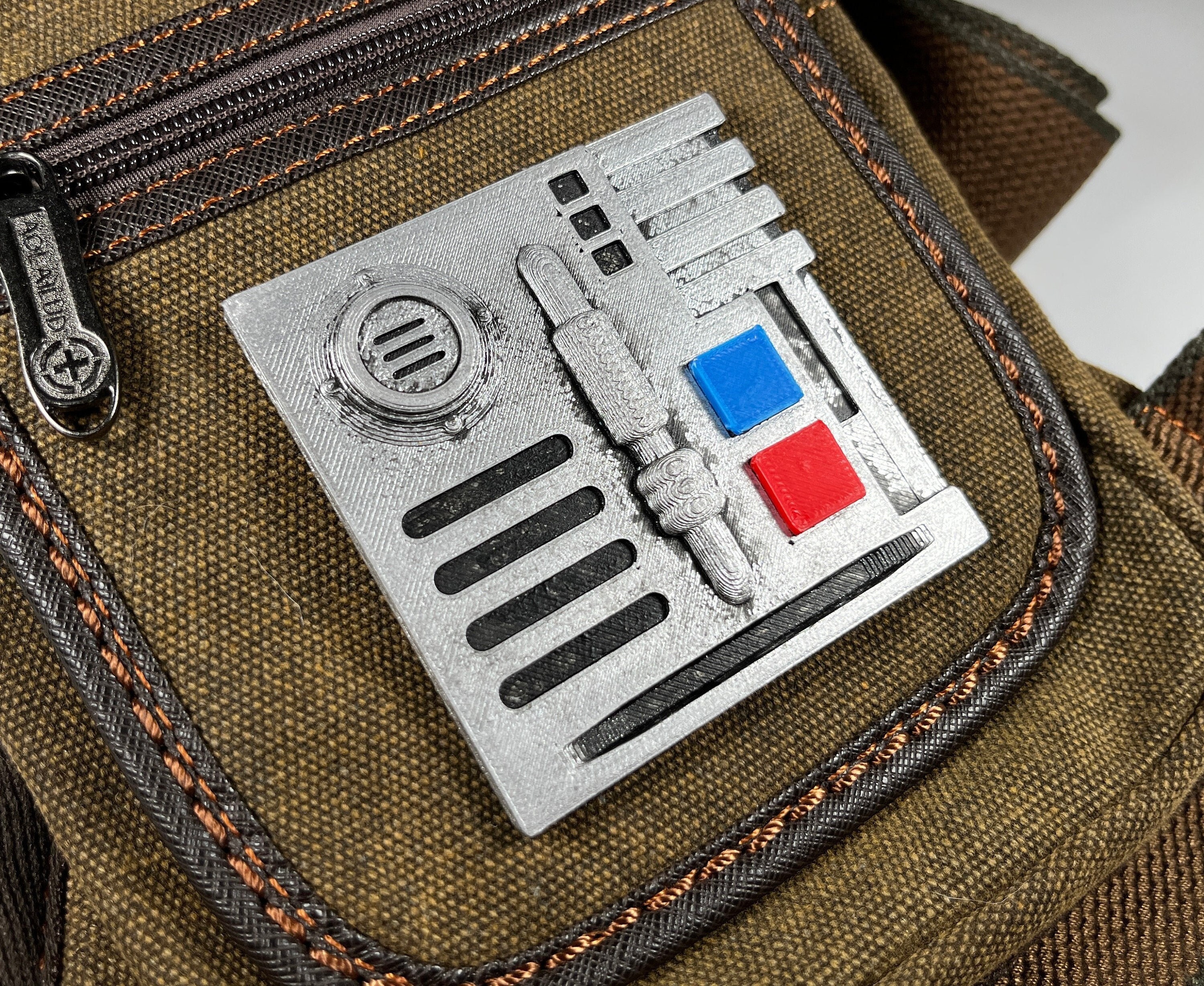 Magnetische op Star Wars geïnspireerde communicatiebadge Comlink Greeblie (versie G)