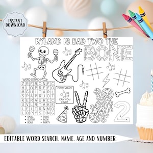 Puede incluir: Hoja de actividades imprimible en blanco y negro para fiestas de cumpleaños con el texto "RYLAND IS BAD TWO THE BONE". Incluye una sopa de letras, un laberinto, un esqueleto, una guitarra y el número 2. También es visible el texto "DESCARGA INSTANTÁNEA".