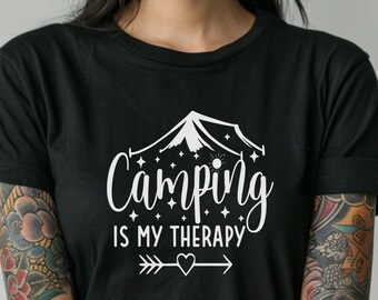 Acampar é minha terapia - Camiseta para acampar - Presente para amantes da natureza - Camiseta para atividades ao ar livre - Camiseta de aventura