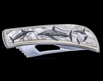 Couteau de poche Scrimshaw Shark Design en acier inoxydable Silver Hawk. Gravure à l'eau-forte, ivoire écologique, résine, couteau de poche, grand requin blanc,