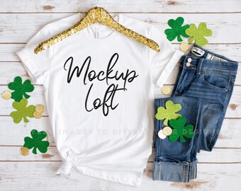 Maqueta del Día de San Patricio / Maqueta de Bella Canvas 3001 blanca / Maqueta de camiseta blanca 3001 / Maqueta de camiseta con tréboles / SKU T0181