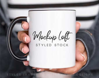 Modell Tasse Mockup | 11 Unzen. Keramiktasse Mockup | Weiße Kaffeetasse Mit Schwarzen Griff Stil Stock-Foto | Digitales JPEG-BILD | Artikelnummer M0031