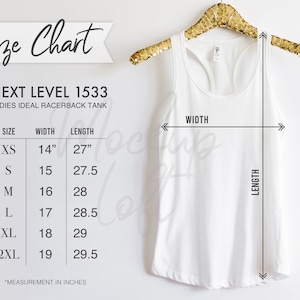 Op de afbeelding: Maattabel voor een racerback tanktop, met afmetingen in inches voor breedte en lengte. De maten omvatten XS, S, M, L, XL en 2XL. De tabel is getiteld "Next Level 1533 Ladies Ideal Racerback Tank".