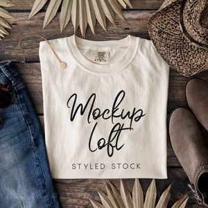 Ivoor T-shirtmodel | Flatlay-model gevouwen T-shirt | Ivoormodel C1717 | Artikelnummer T0547: