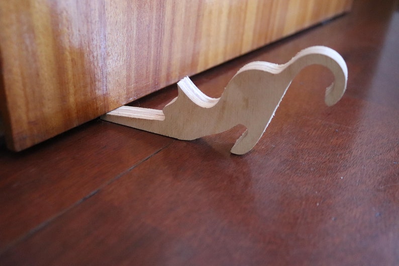 Featured image of post Wooden Cat Door Stop / So how do you stop your cat from scratching the door?