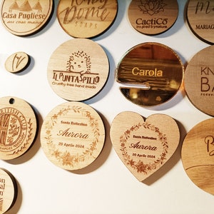 Etiquetas de madera personalizadas, nombre personalizado etiquetas de madera con logotipo, etiqueta grabada personalizada artesanal de madera, etiquetas de regalo grabadas en madera, hechas a pedido imagen 3