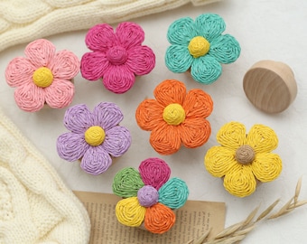 Bouton de poignée de meuble fleuri paille coloré, boutons de tiroir pour enfants en bois naturel, boutons de poignée de commode fleurie, poignées de fleur de chambre de bébé, déco de meubles