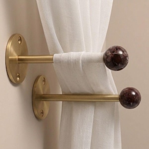 ロッソ・ヴィオラ真鍮カーテンホールドバック、トラバーチンカーテンホルダー、ソリッドブラスモダンウォールマウント、大理石カーテンホールドバック、高級ホームデコレーション