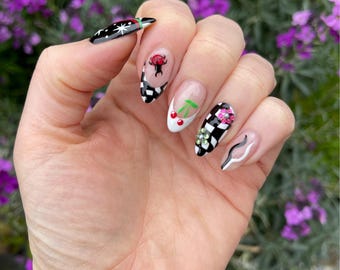 Uñas postizas con diseños de cuadros blancos y negros, llamas, cerezas y mariquitas / Uñas adhesivas / Uñas para pegar / Uñas postizas