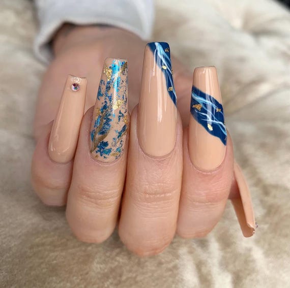 Press on Nails Nude Blau Folie | Maanfertigung | Fake Ngel aufkleben |  Falsche Ngel | Handarbeit | Handgemalte Ngel - Etsy Schweiz