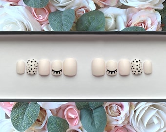 Uñas postizas con puntos y pestañas mate / Uñas adhesivas / Uñas rosa pálido / Uñas postizas / Uñas postizas / Uñas abstractas / Uñas