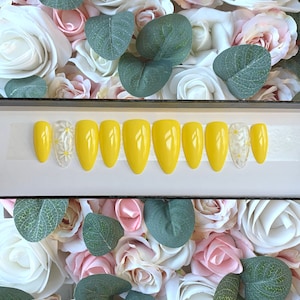 Press on Nails Summer Yellow Daisy | Custom Made | Glue on Fake Nails | False Nails | Handmade | Hand Painted Nails