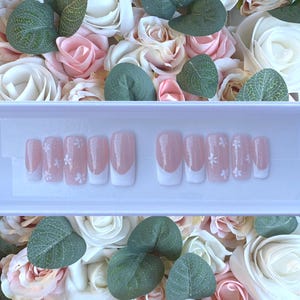 Press on Nails Pink Glitter French Manicure with Daisy’s | Stick on Nails | Glue on Nails | False Nails | Fake Nails | Wedding Press Ons
