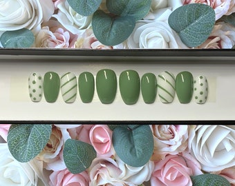 Press on Nails Moosgrün Punkte und Streifen | Rosa Nägel | Nagel aufkleben | Kleber auf den Nägeln | Pastell grüne Nägel | Falsche Nägel | Gefälschte Nägel