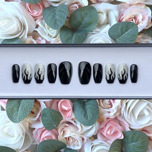 Press on Nails Pure Black mit silbernem holografischem Glitter und Flammen | Nagel aufkleben | Kleber auf den Nägeln | Falsche Nägel | Künstliche Nägel | Aufbügeln