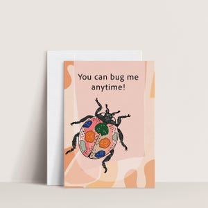 Retro boho-wenskaart lieveheersbeestje – kleurrijk abstract ontwerp, perfecte liefdeskaart voor vrouwen, kaart voor speciale gelegenheden "You Can Bug Me Anytime"