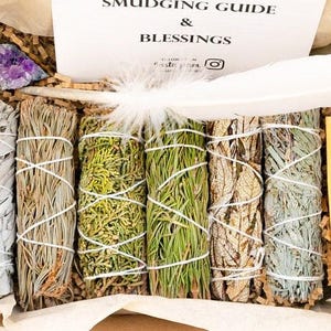 Kit di smudge di salvia, ametista, palo santo, erbe curative immagine 3