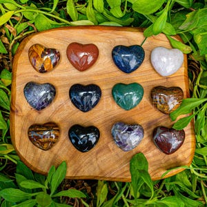 Heart crystal set - hand carved heart stone, meditation crystal, energy stone, love stone, heart chakra, mineral samples, home decoration