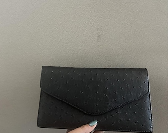 Crossbody de envelope de couro de avestruz genuíno - preto