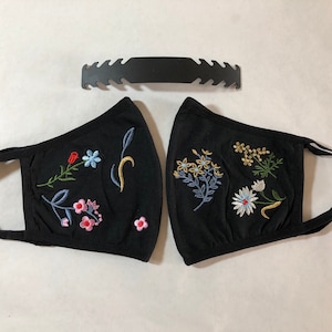 2 piezas de caída grande bordado negro máscara de cara unisex algodón poliéster mezcla lavable w / correa libre - retorno libre