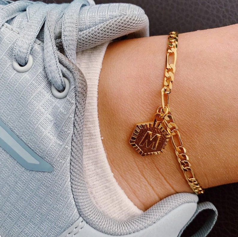 r initial anklet