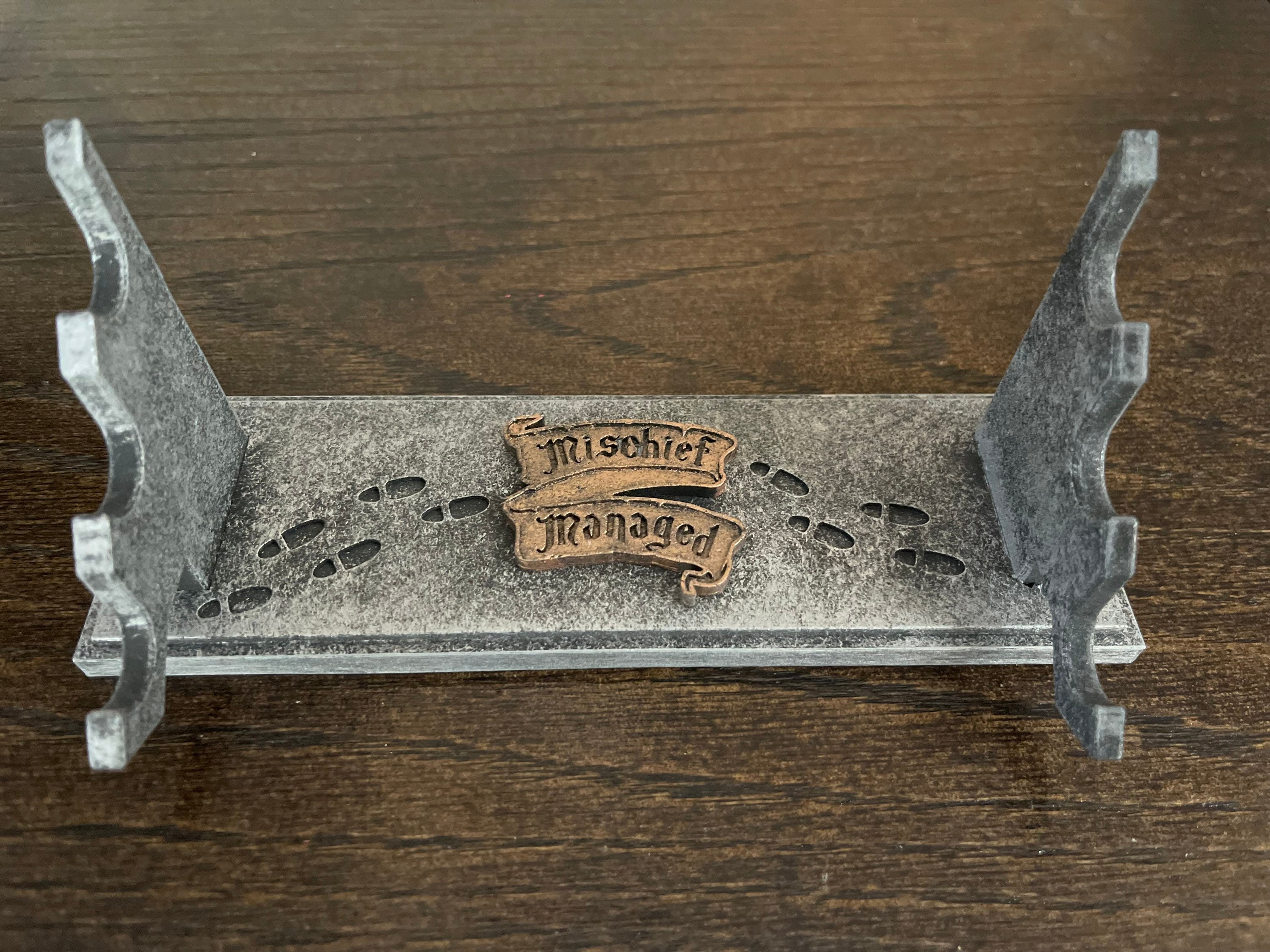 Wizarding World of Harry Potter : Metal Wand Stand w/ Logo for 1 Wand