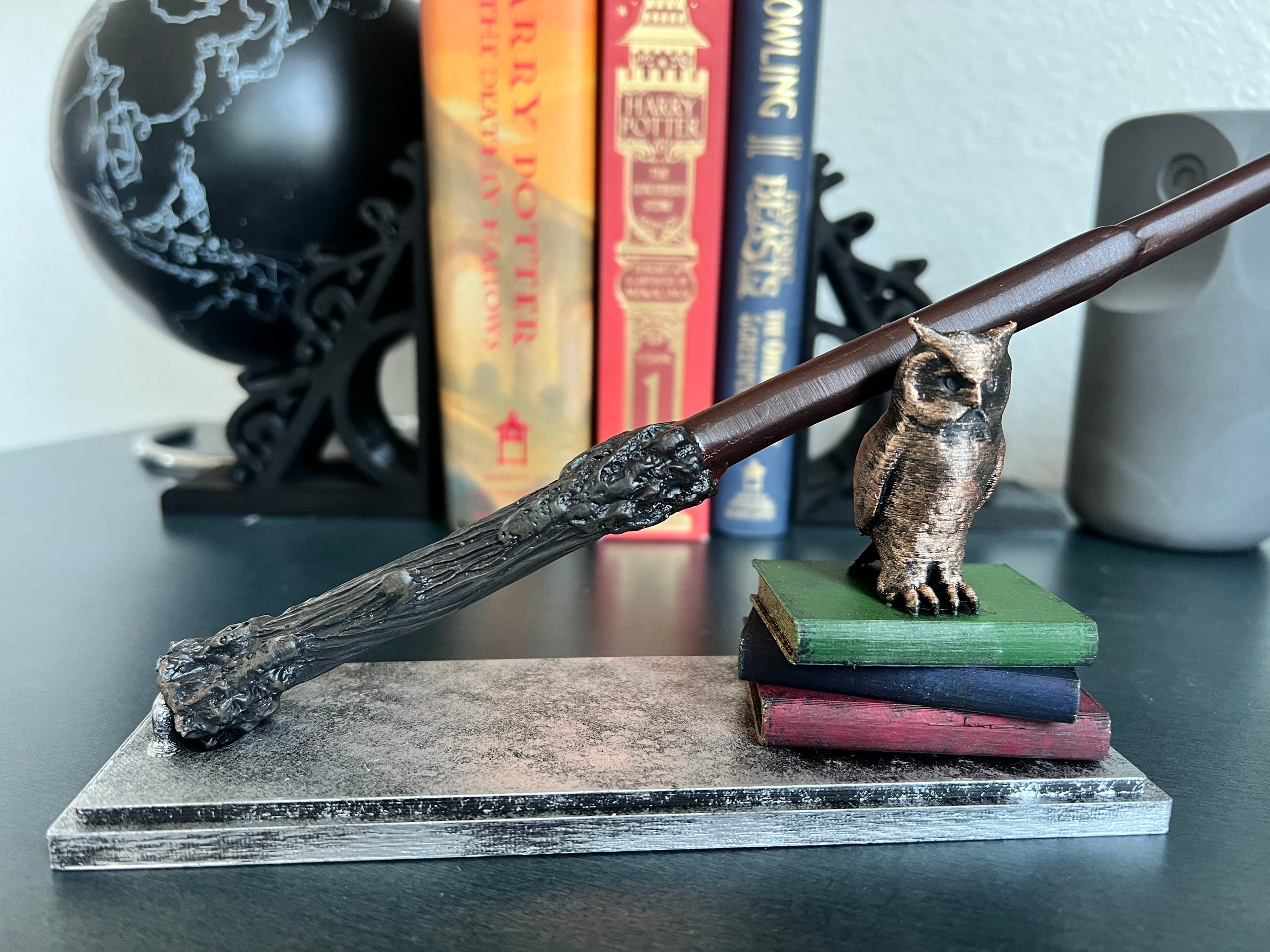 Support pour baguette magique, chouette sur des livres - Présentoir pour baguette de sorcier