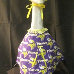NFL Minnesota Vikings Goose Dress/Goose Clothes/Concrete Goose/Lawn Goose/Lawn Geese/Outdoor Garden/Large Lawn Goose/Football/Sports