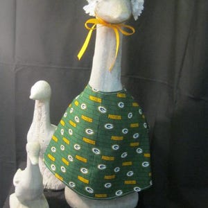 NFL/Green Bay Goose Dress / Goose Clothes/Concrete Goose/Lawn Goose/Lawn Geese/Outdoor Garden/Large Lawn Goose/Cement Lawn Goose/ Cement
