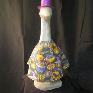 Witchy Pumpkins Halloween Goose Dress/Goose Clothes/Concrete Goose/Lawn Goose/Lawn Geese/Outdoor Garden/Large Lawn Goose/Halloween