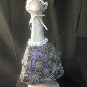 Spider Web & Stars Goose Dress/Goose Clothes/Concrete Goose/Lawn Goose/Lawn Geese/Outdoor Garden/Large Lawn Goose/