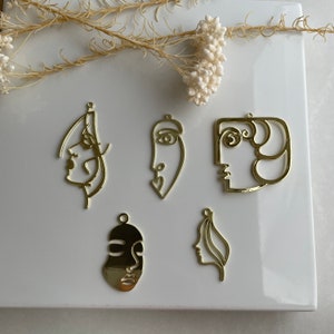 4pcs abstract face charms assorted styles