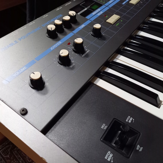 KORG POLY 61 シンセサイザー 楽器 鍵盤 KORG POLY-61 VINTAGE Programmable Polyphonic Synthesizer