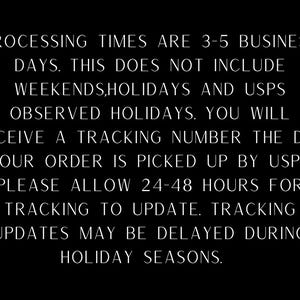 Może przedstawiać: Czarna grafika z białym tekstem o treści: PROCESSING TIMES ARE 3-5 BUSINESS DAYS. THIS DOES NOT INCLUDE WEEKENDS, HOLIDAYS AND USPS OBSERVED HOLIDAYS. YOU WILL RECEIVE A TRACKING NUMBER THE DAY YOUR ORDER IS PICKED UP BY USPS.