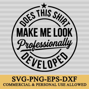 Peut inclure: Un design graphique circulaire noir avec le texte DOES THIS SHIRT MAKE ME LOOK Professionally DEVELOPED et une étoile au sommet. Sous le cercle, le texte indique SVG-PNG-EPS-DXF COMMERCIAL & PERSONAL USE ALLOWED en noir.