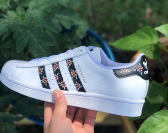 adidas superstar blue flower