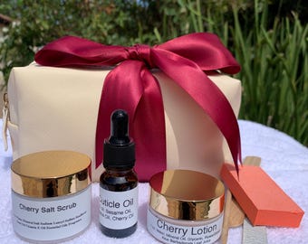 Zestaw do manicure wiśniowego