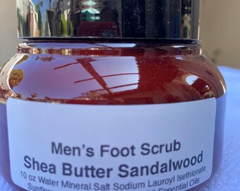 Peeling do stóp dla mężczyzn z masłem shea i drzewem sandałowym