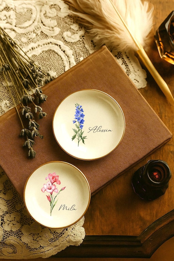 Custom Floral Name Trinket Dish, Custom Watercolor Flower Ring Dish, Birthday Jewelry Box, Wedding Bridesmaid Gift, Birth Flower Dish