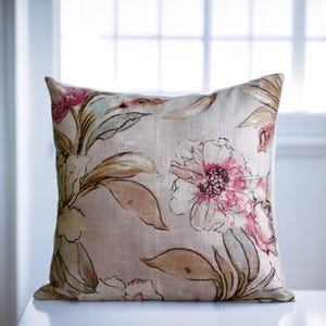 Cojín de flores rosas, cojín de lino, funda de cojín floral, cojín de sofá neutro, cojín decorativo bohemio, cojín de sofá acogedor, cojín de acuarela